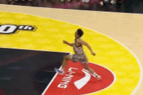 B体育app-21年曾输张镇麟！陈登星飞7人胯下扣篮加冕扣篮王