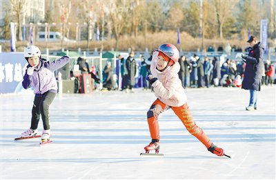 群众赛事热闹冰雪季|内蒙古|大众速度滑冰联赛|冬奥会|速度滑冰|内蒙古日报_新浪体育_新浪新闻